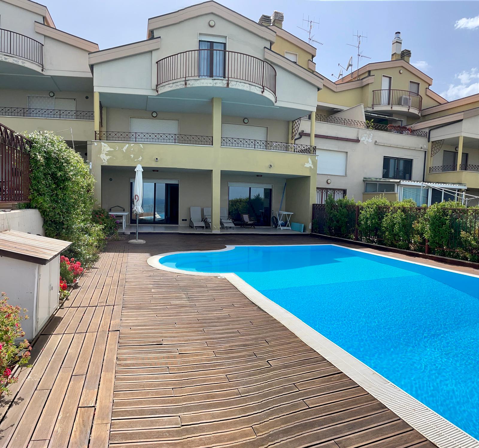 VILLA CON PISCINA  - rif 99