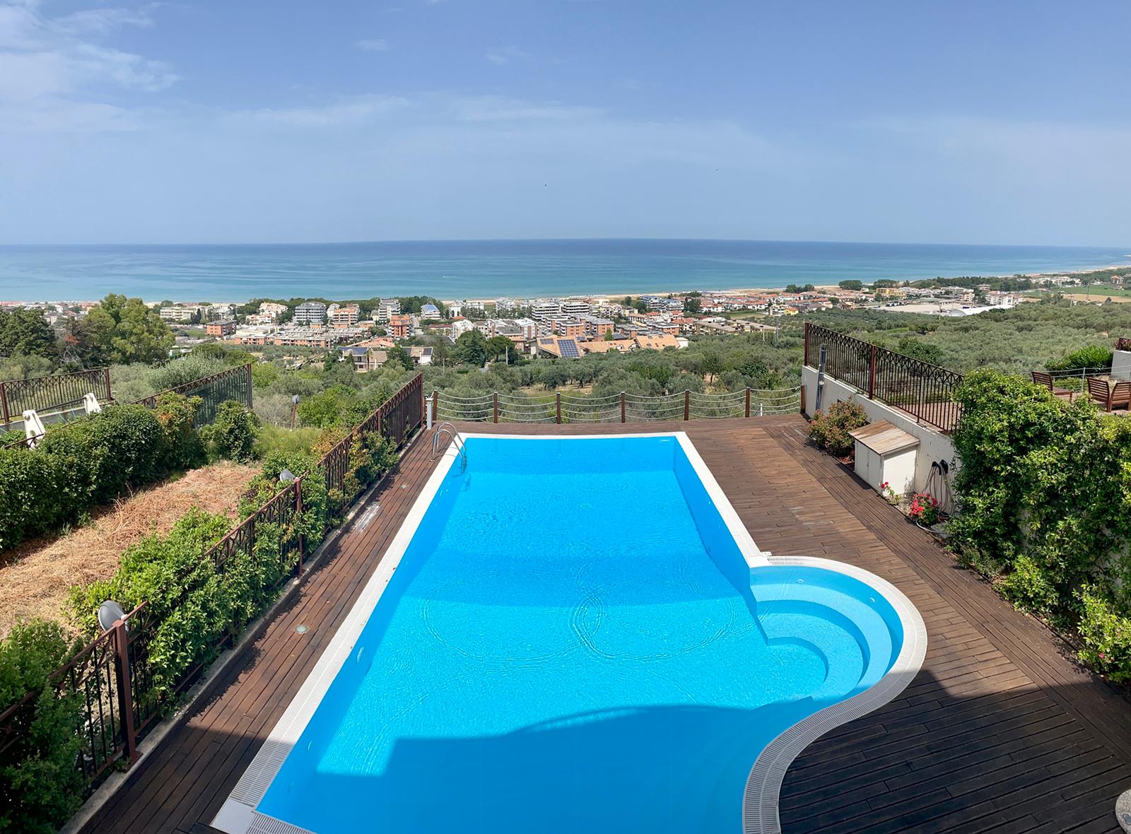 VILLA CON PISCINA  - rif 99